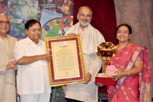 SHREE-PU.-Puraskar-Photo-2009